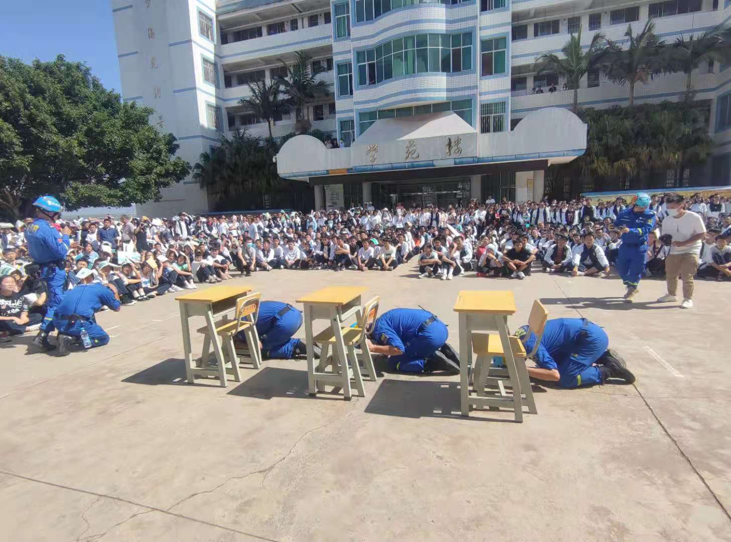 州县地震局在永仁县第一中学开展校园地震应急疏散演练